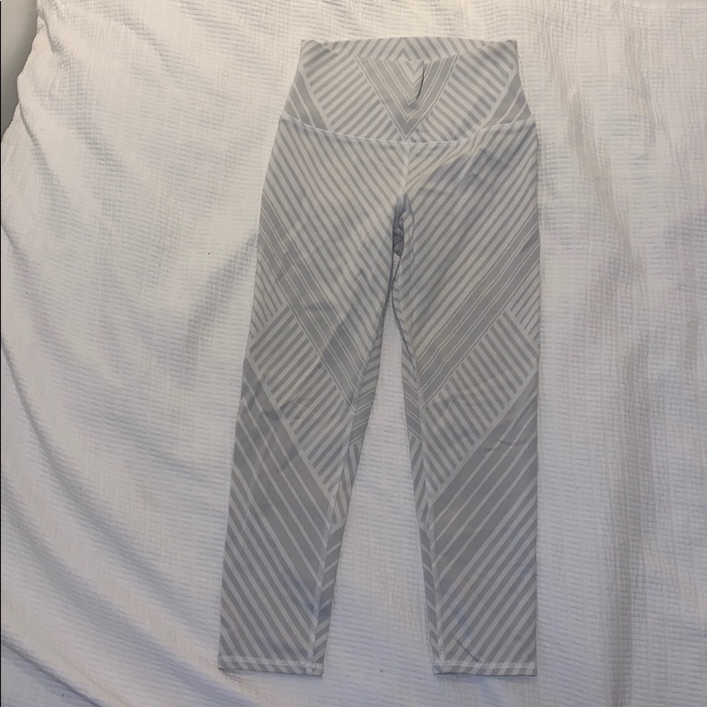 ALO Yoga Capri Leggings